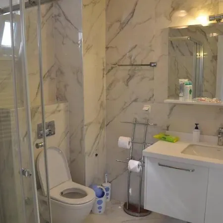 Havuzlu Ve Ultra Lueks Muestakil Villa *