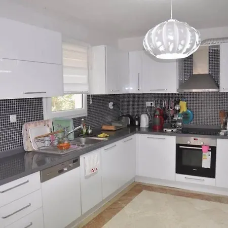 Havuzlu Ve Ultra Lueks Muestakil Villa *